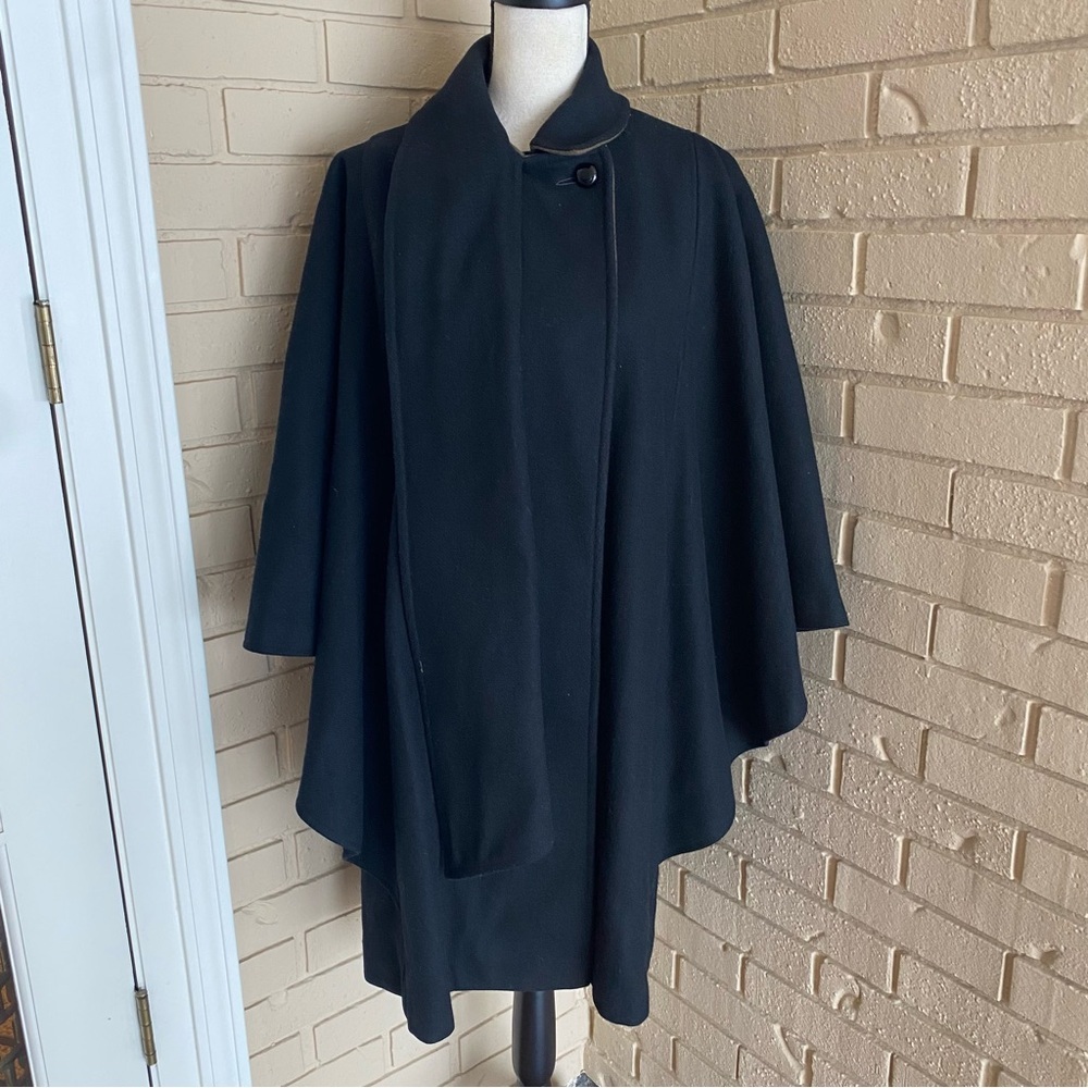 Vtg. Black Wool Women's Knee Length Cape Poncho Coat Cloak 1969s Classic Dressy